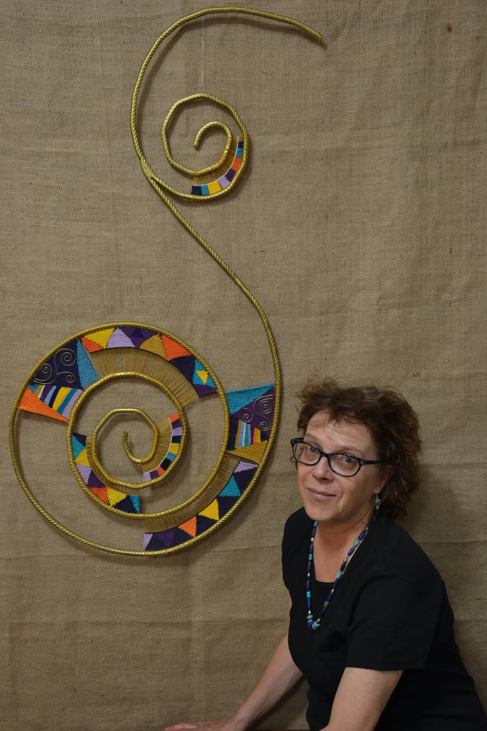 Tiziana con l'arazzo Armonia