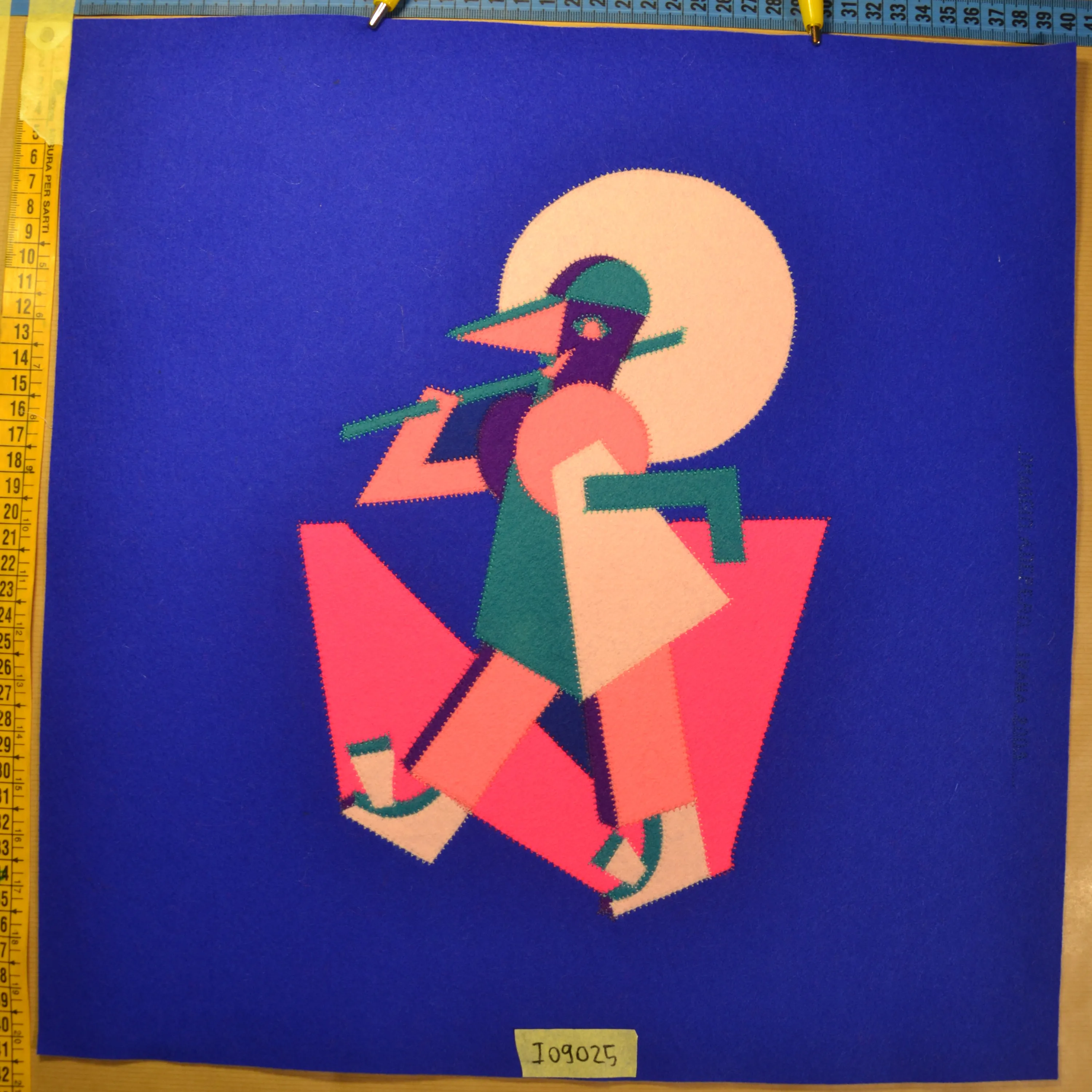 Marionetta rosa-azzurra