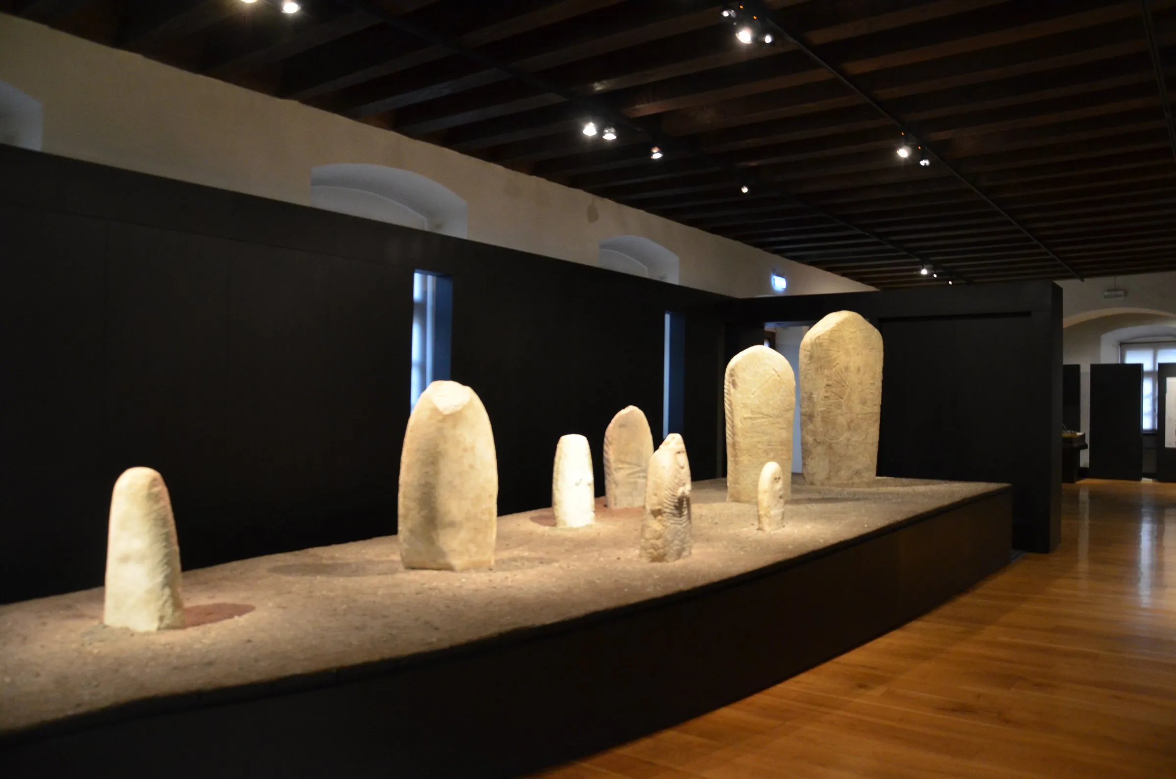 Le statue stele di Arco esposte nella Rocca di Riva del Garda, sede del MAG