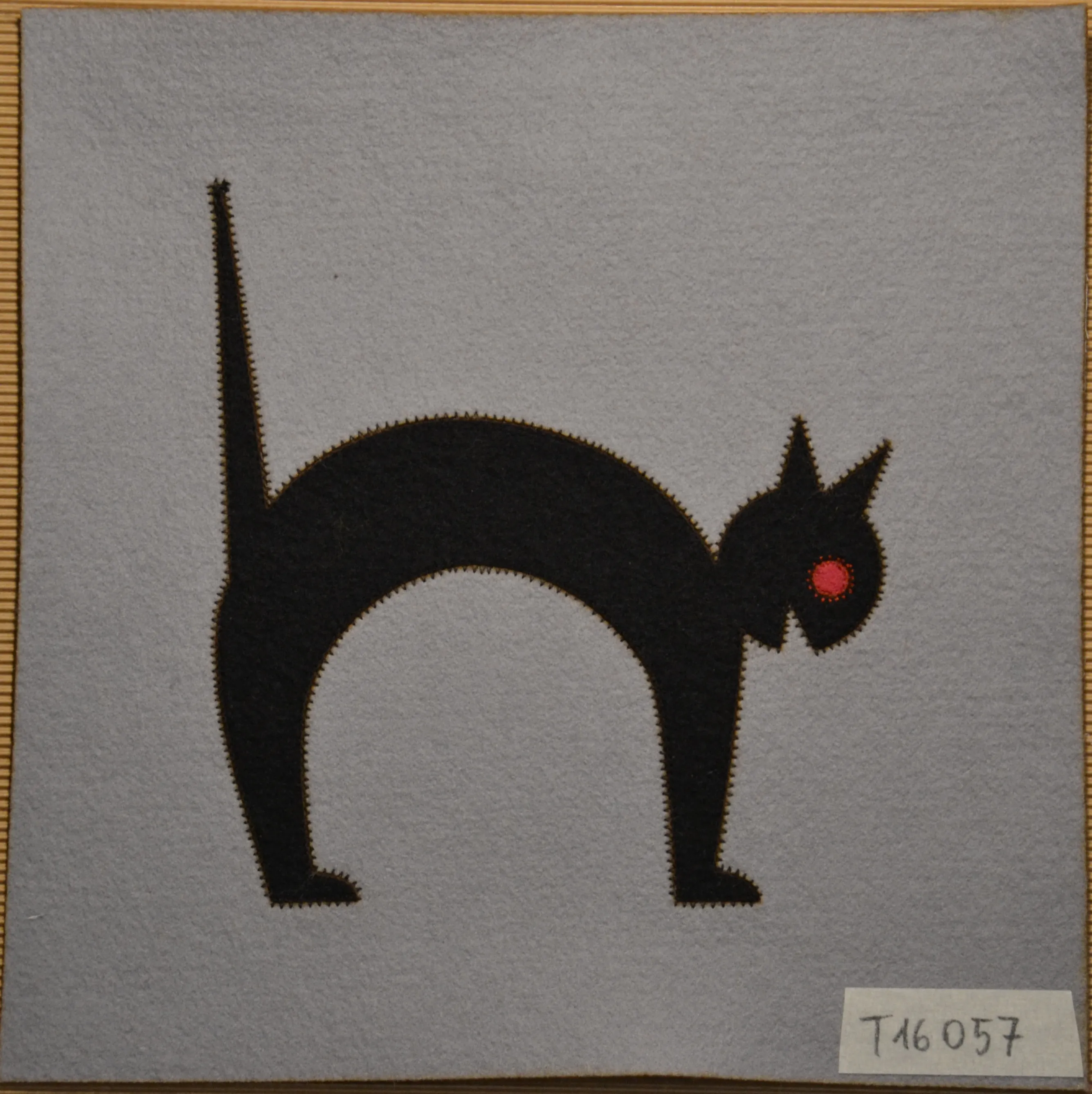 Gatto inarcato