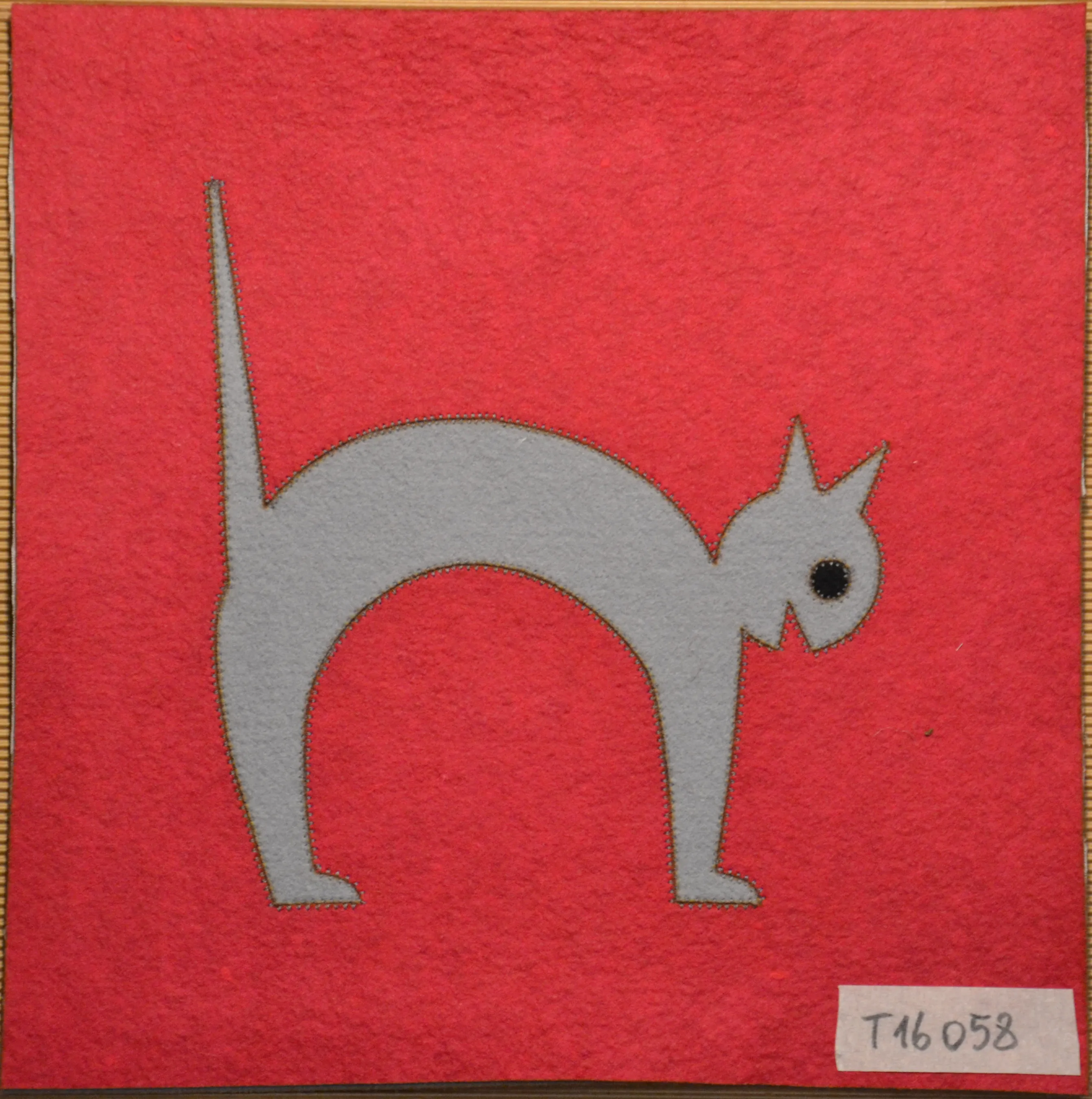 Gatto inarcato