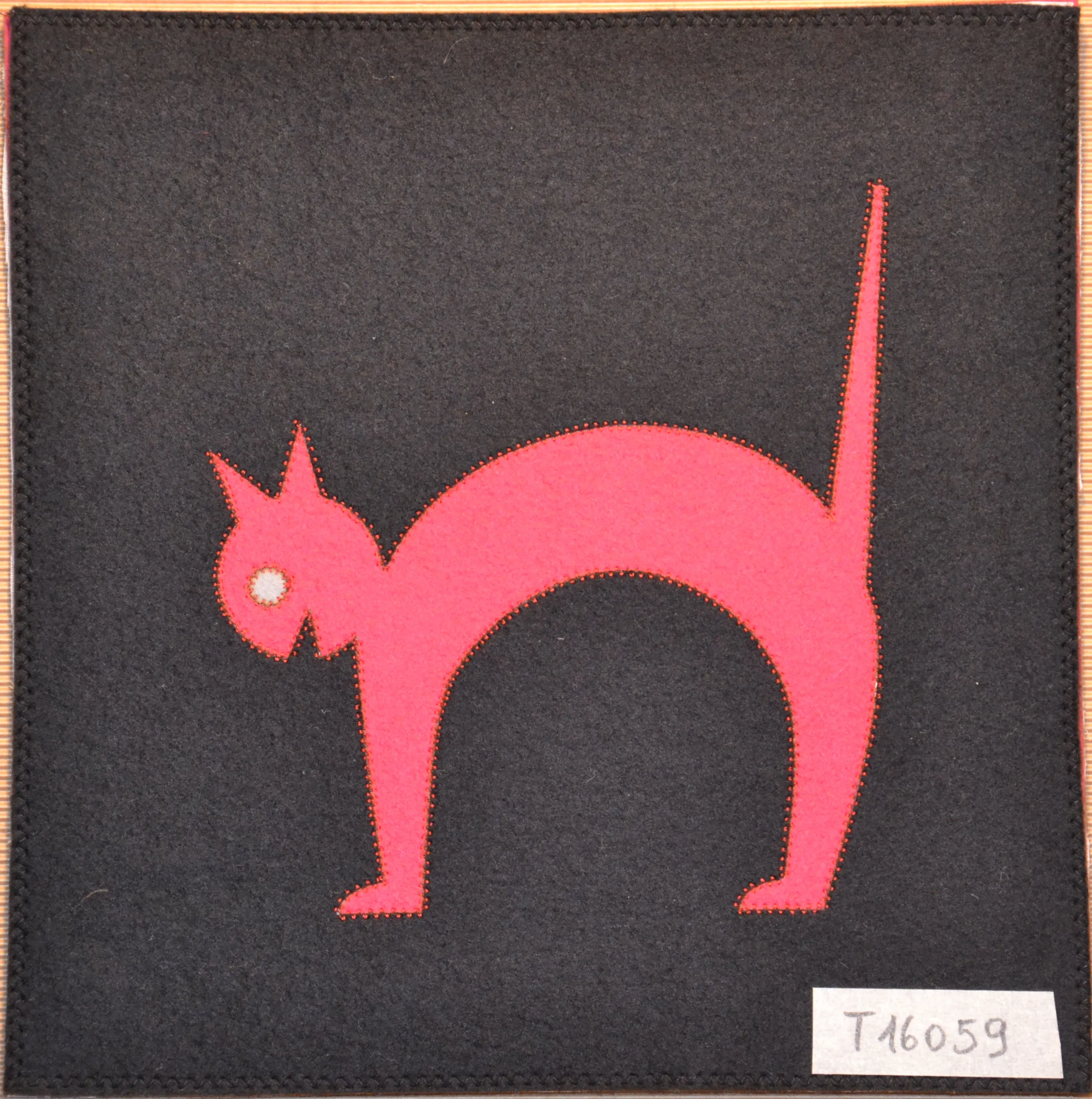 Gatto inarcato