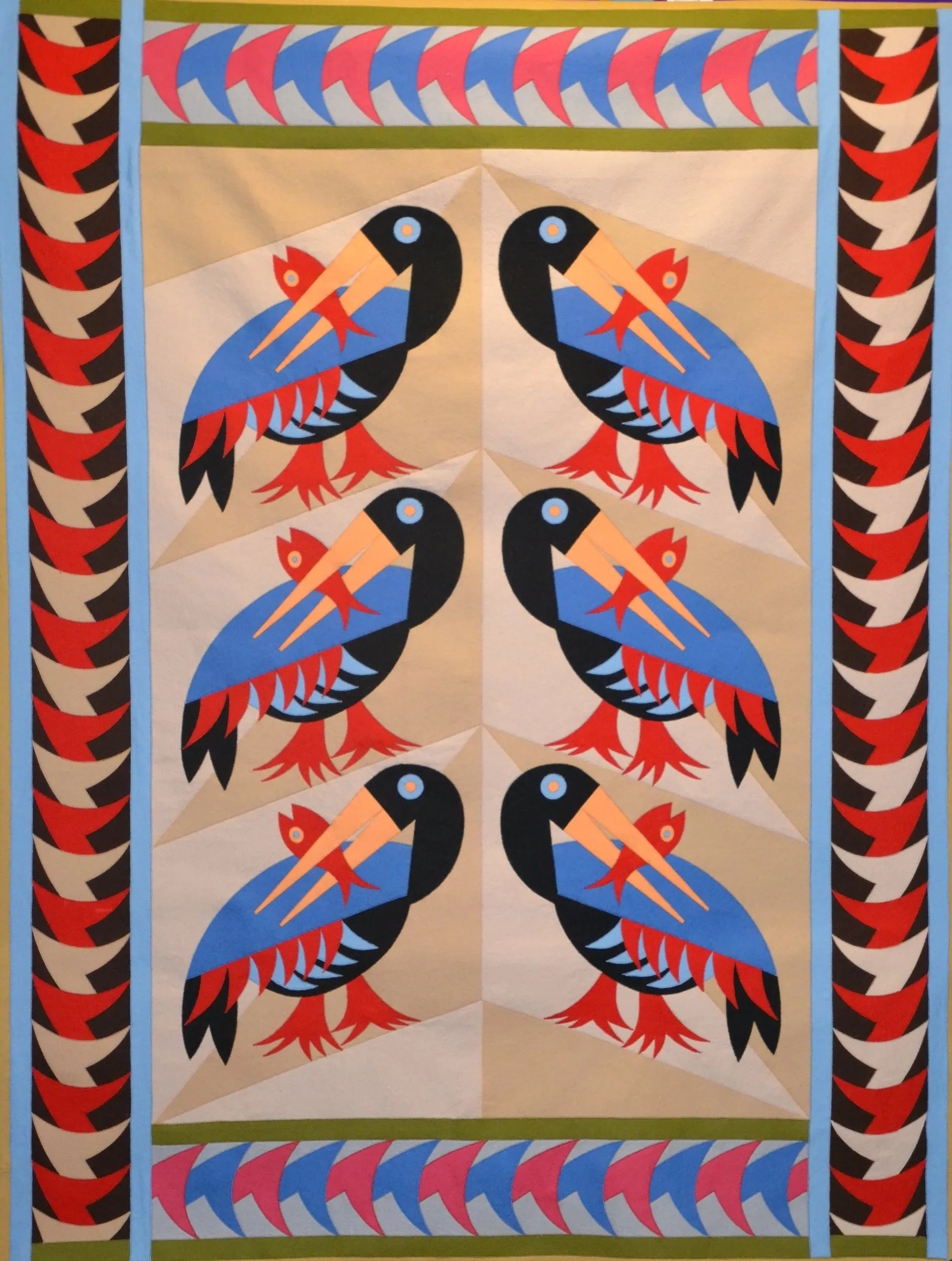 6 Pellicani con pesci, tarsia in panno T23073 del Laboratorio Kilim