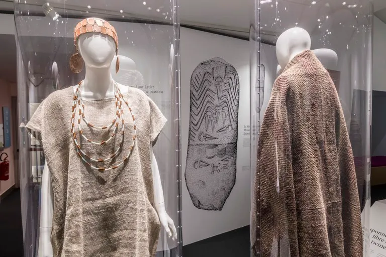 Riproduzione del mantello di Ötzi