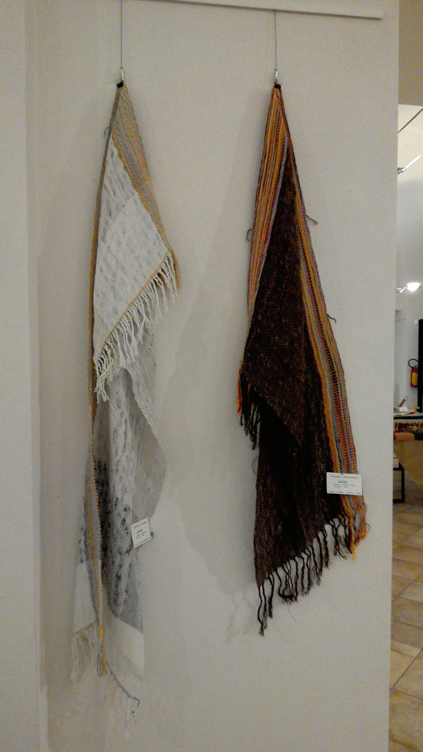 Lavoro di Maria Grazia Ravagnani esposto alla mostra Fili e porcellane
